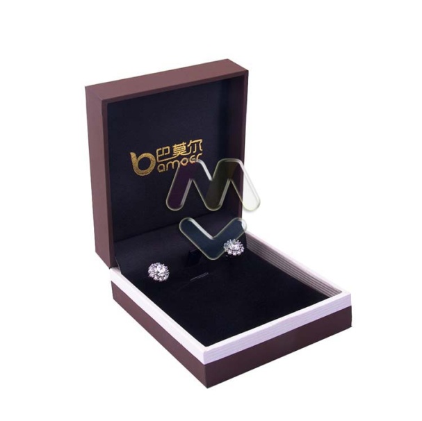 jewellery box with necklace hanger